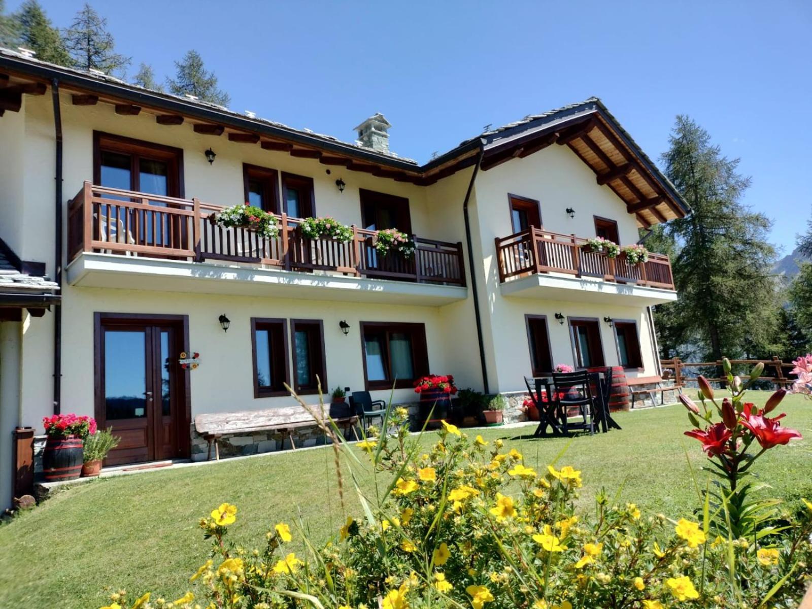 Hotel Le Coin des Mélèzes à Brusson Extérieur photo