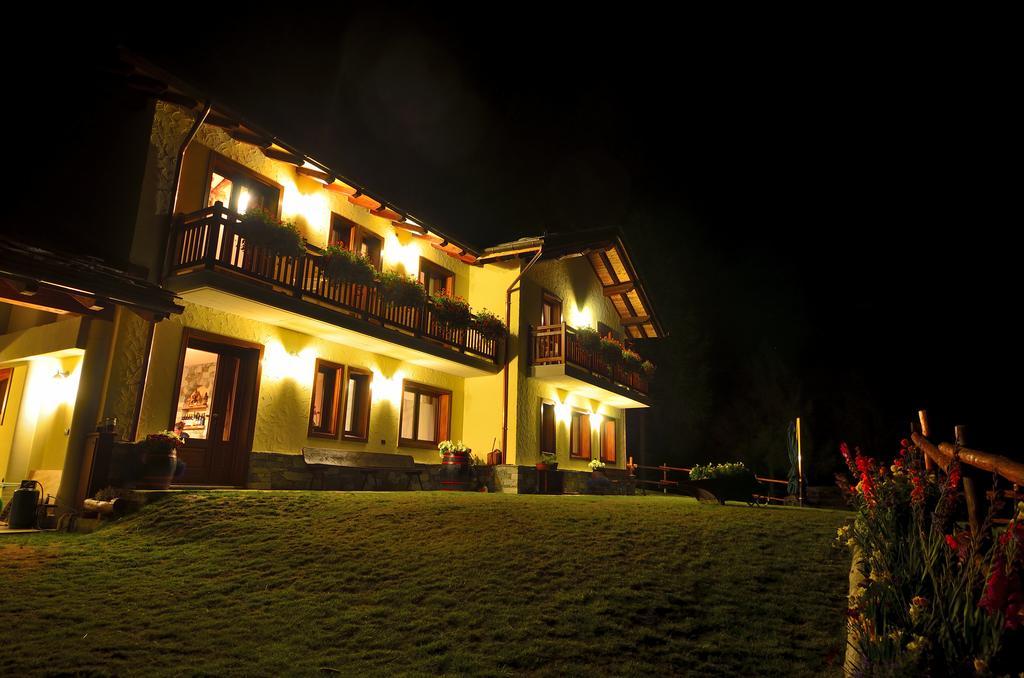 Hotel Le Coin des Mélèzes à Brusson Extérieur photo